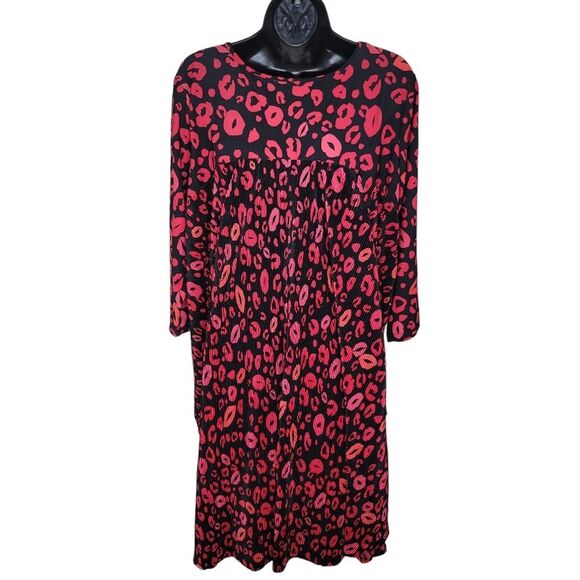 Attitudes by Renee pleat back animal/lips kisses print top size 1XP 1X petite - Picture 3 of 7